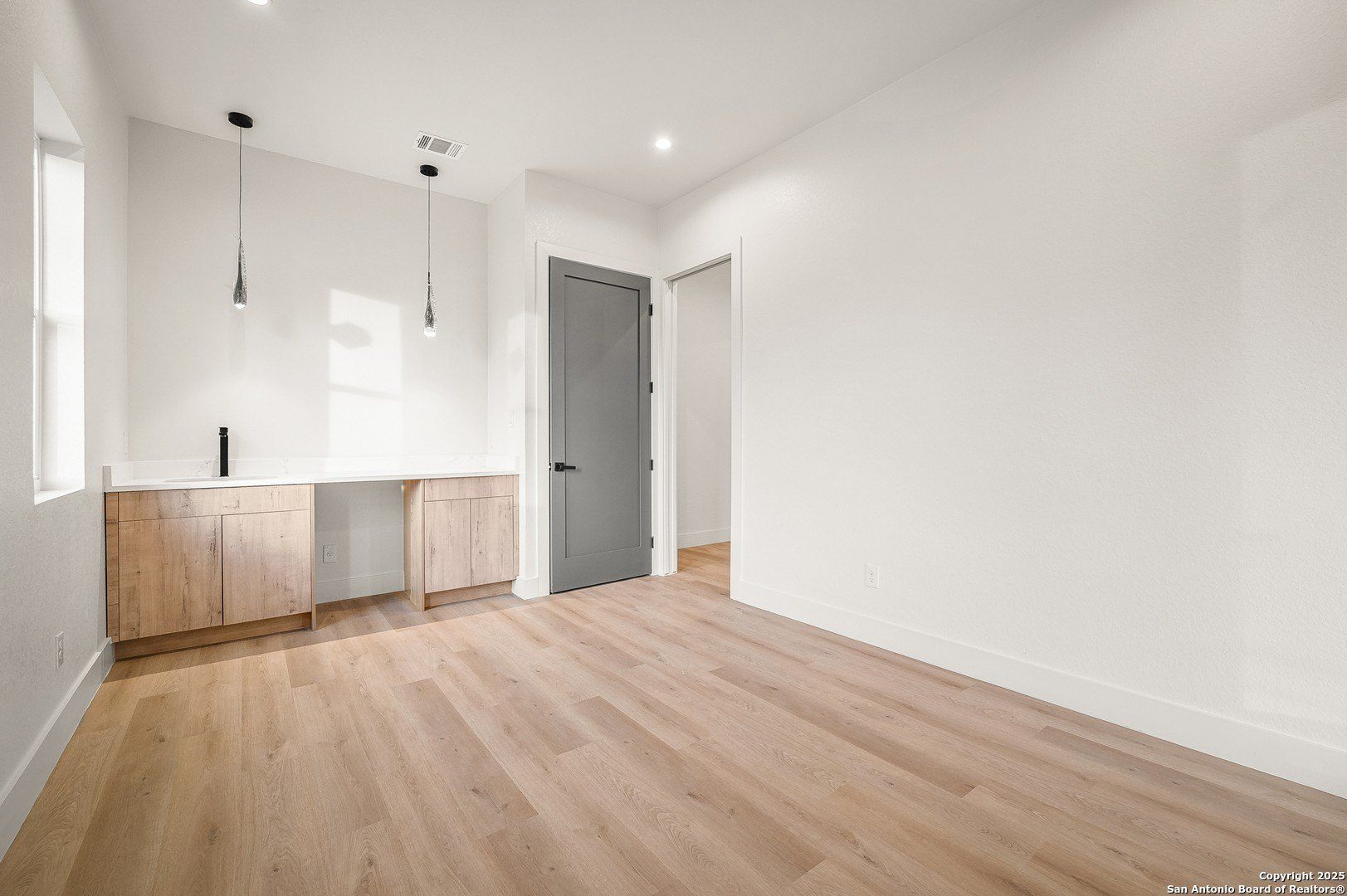 257 E Baylor. San Antonio, TX 78204