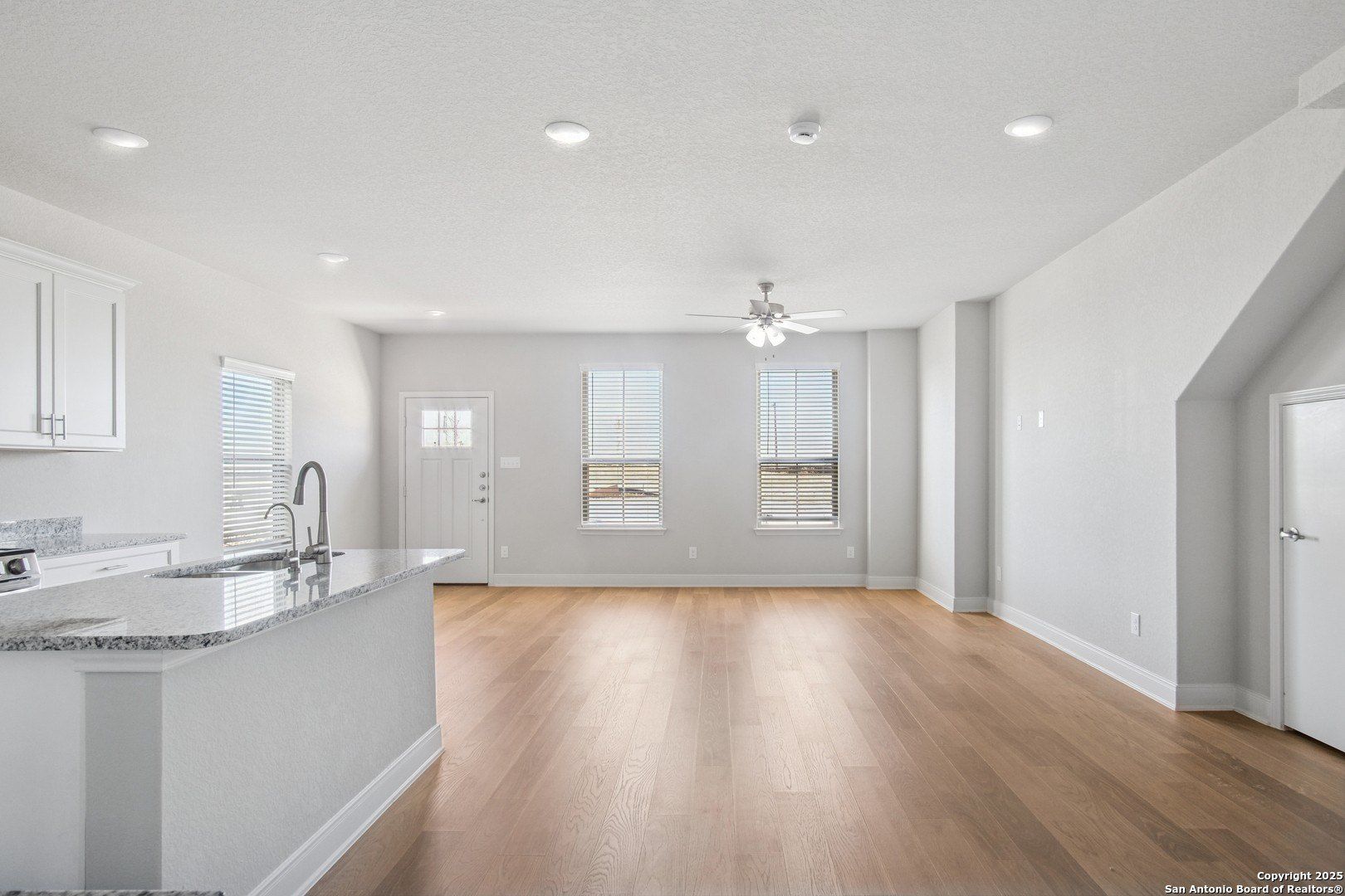 7127 Magnolia Creek. San Antonio, TX 78252