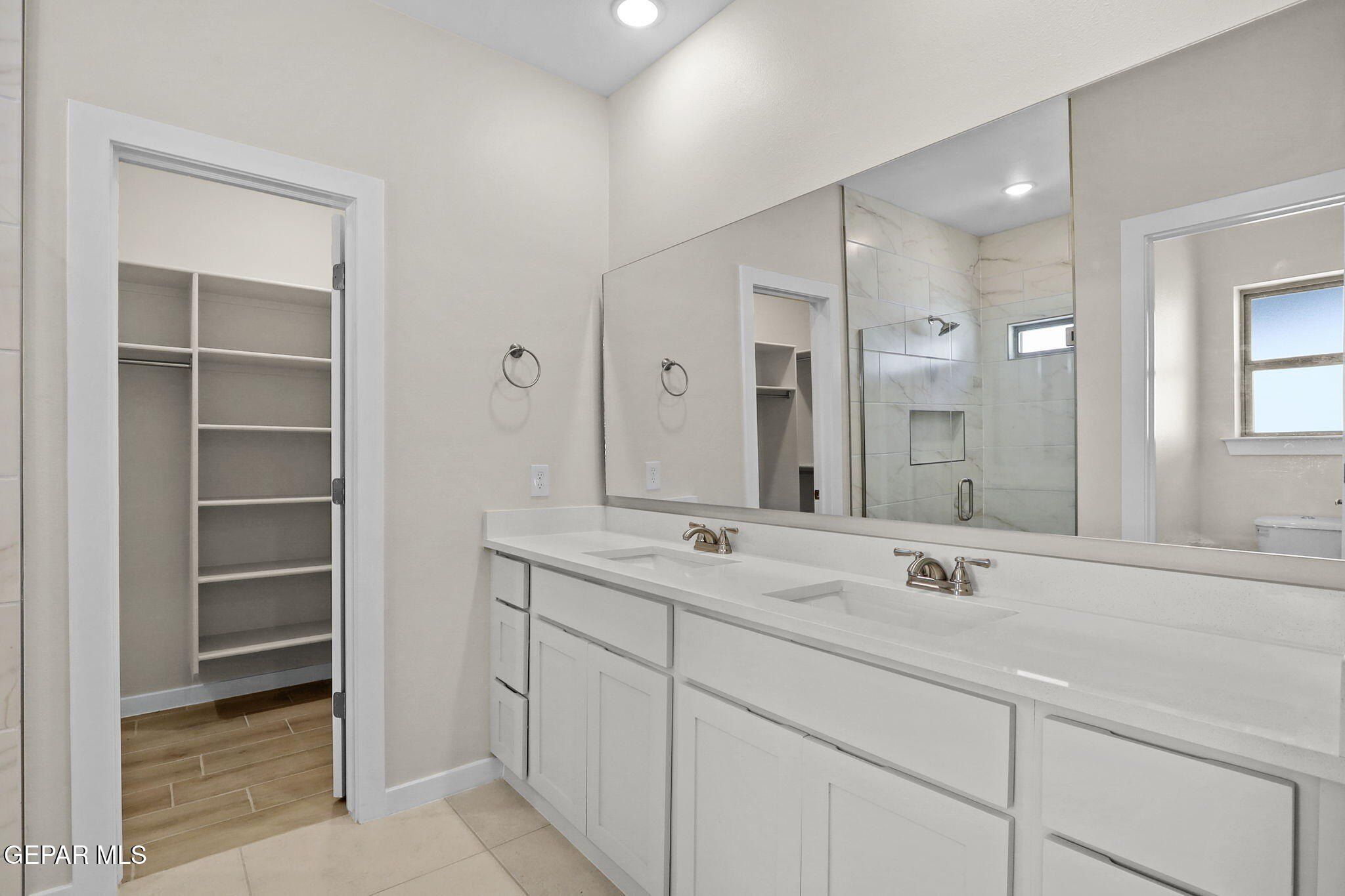 8425 Phil Place. Vinton, TX 79821