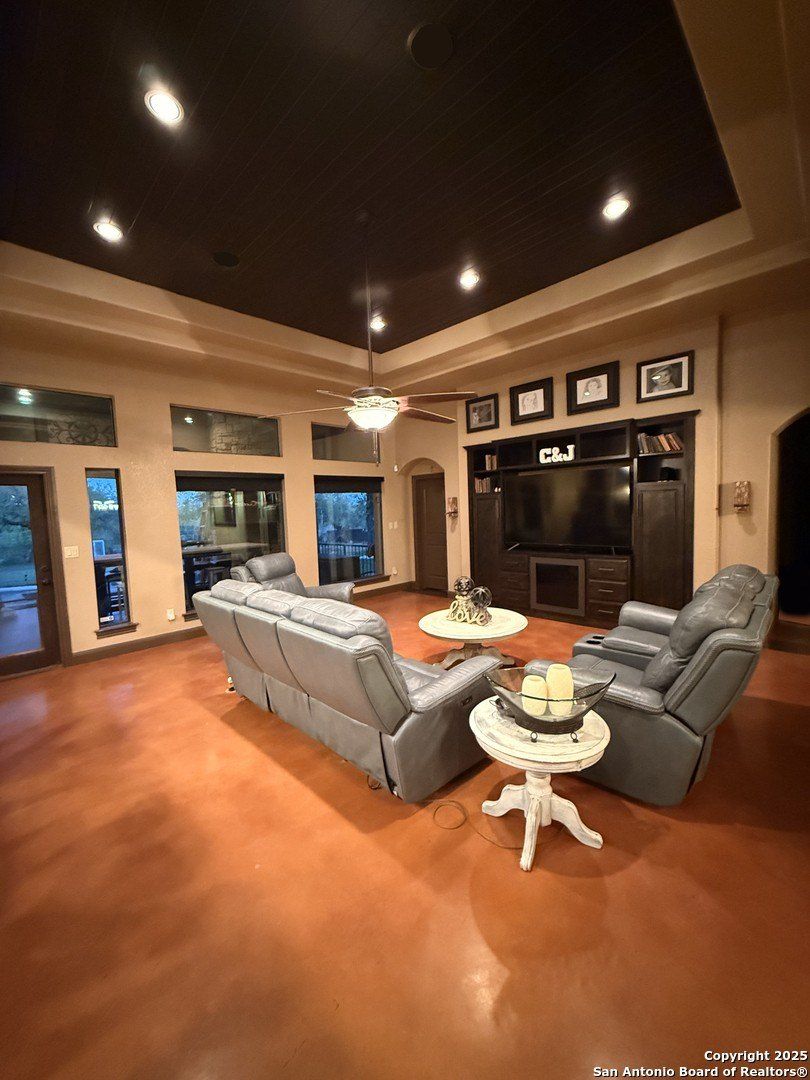 222 Colonial. La Vernia, TX 78121