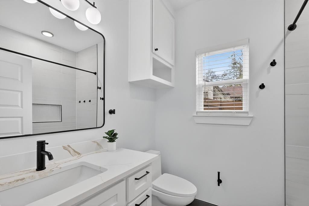 1312 Wayne St. Haltom City, TX 76117