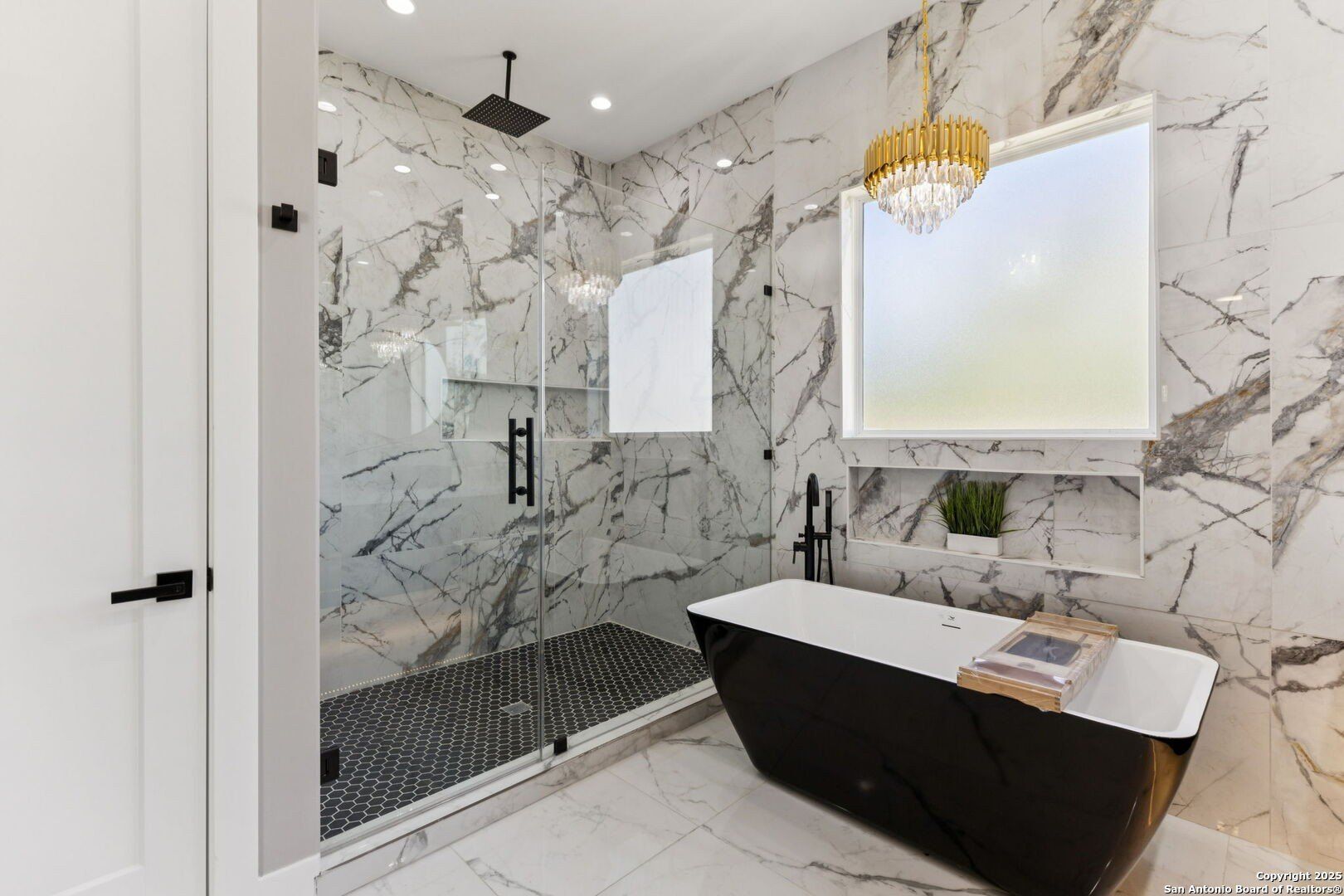 147 Las Palomas. La Vernia, TX 78121