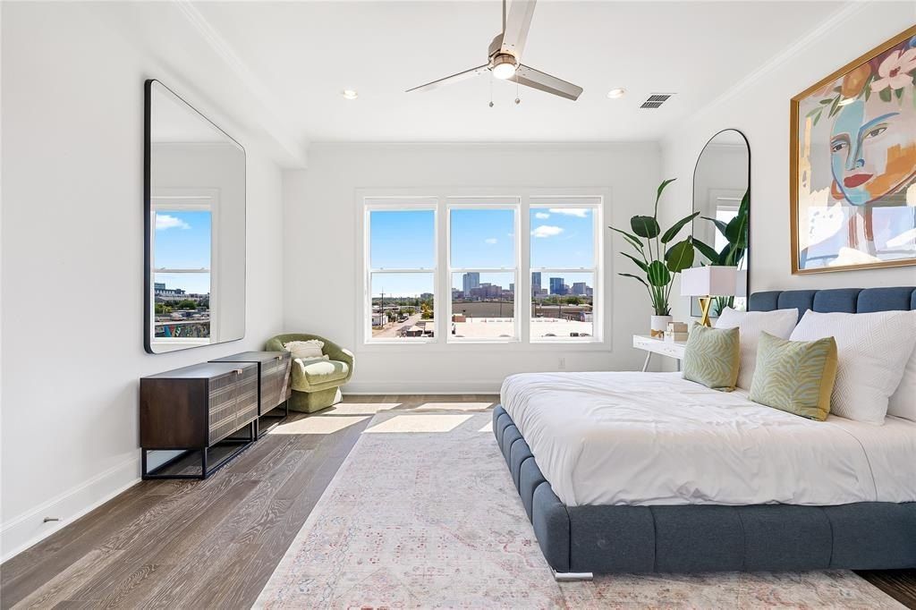 211 Carroll Street. Fort Worth, TX 76107