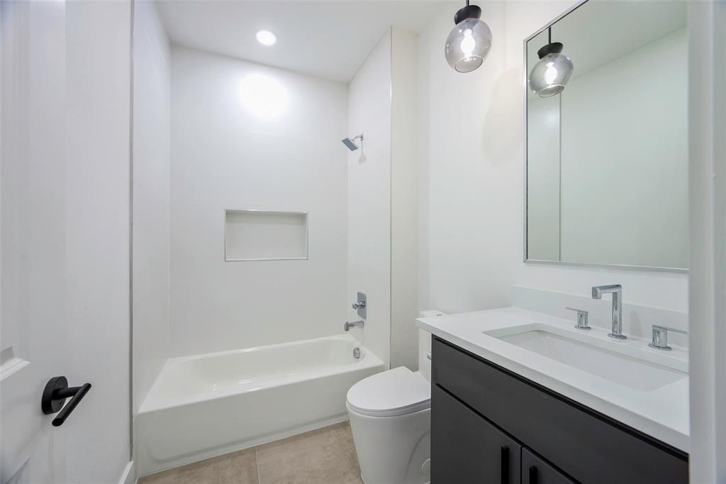 459 Hart Street. Dallas, TX 75203