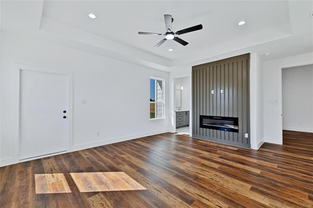 1206 Gannon Lane. Desoto, TX 75115