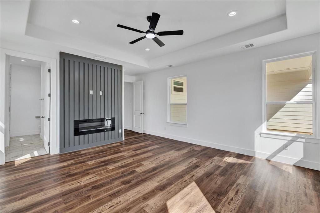 1126 Gannon Lane. Desoto, TX 75115