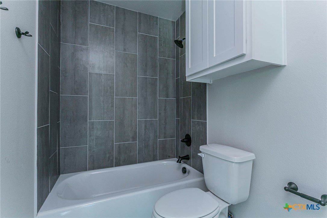 395 W Avenue J. Belton, TX 76513