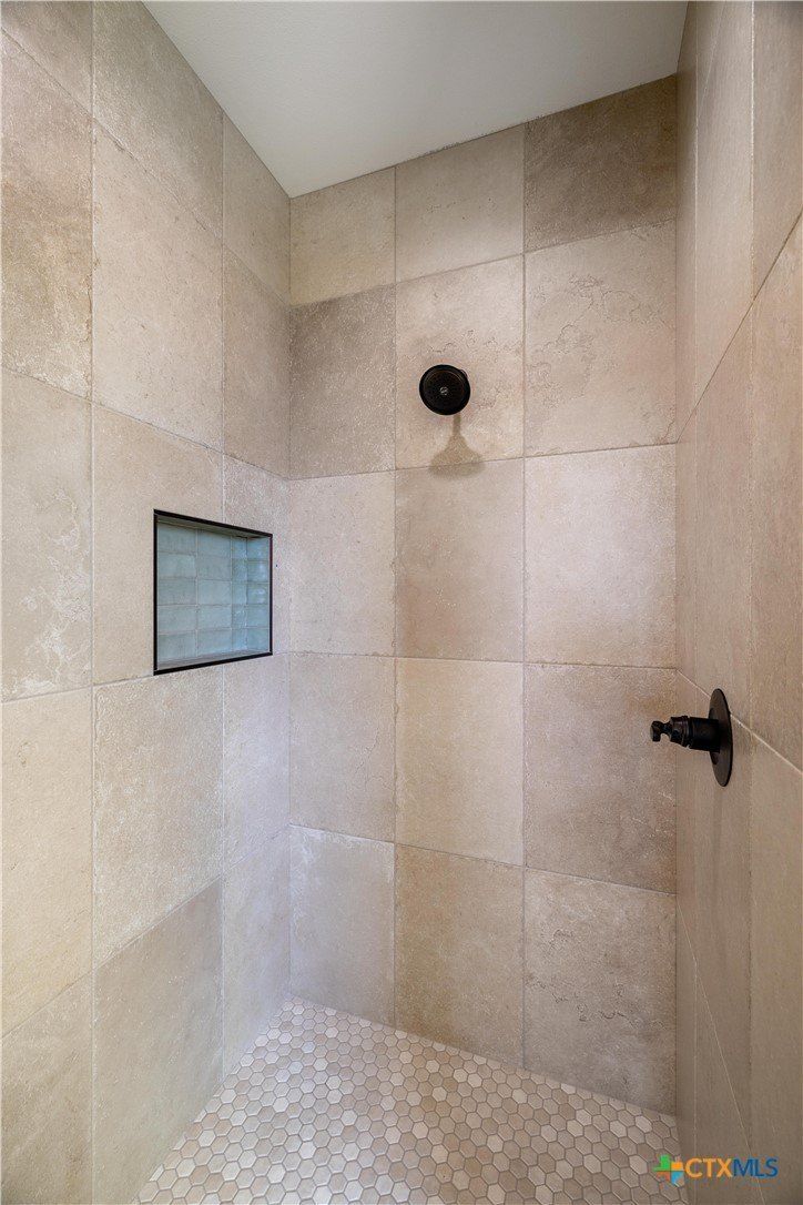 112 Ridgehaven Trail. Victoria, TX 77905