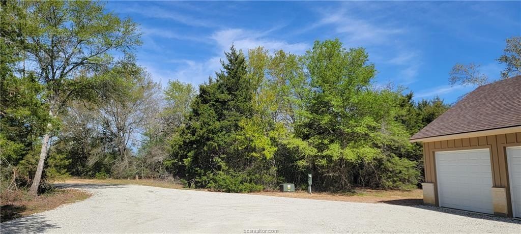 2792 Yorkshire Trail. Franklin, TX 77856