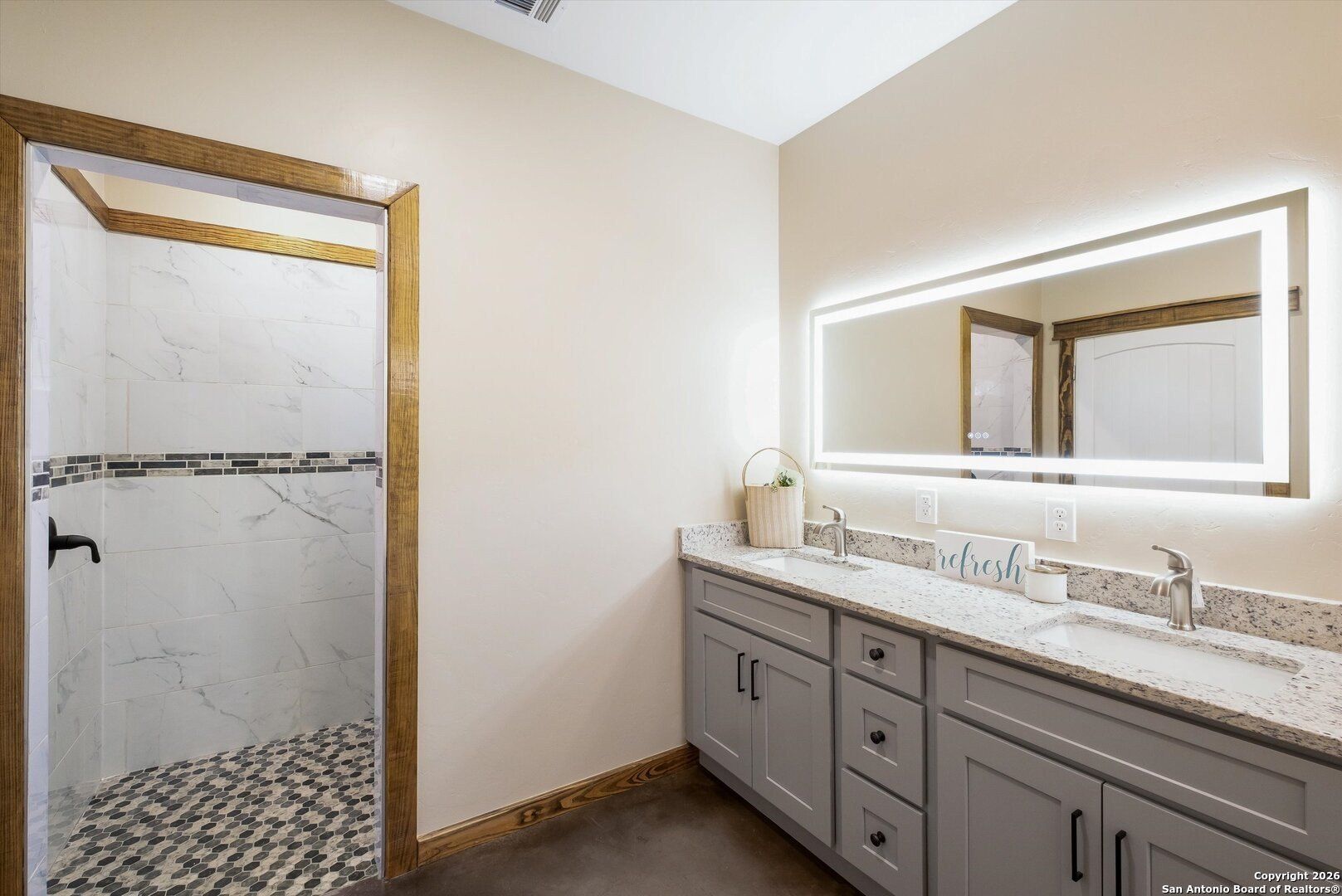 237 Hopi Trail. Bandera, TX 78003