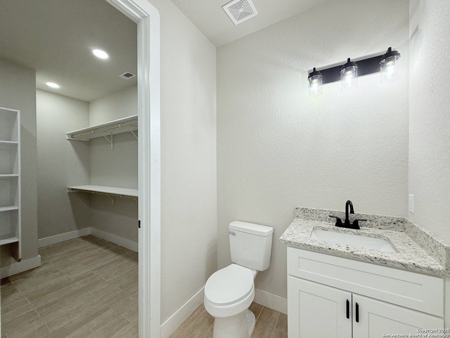 129 Camino Verde Ct. La Vernia, TX 78121