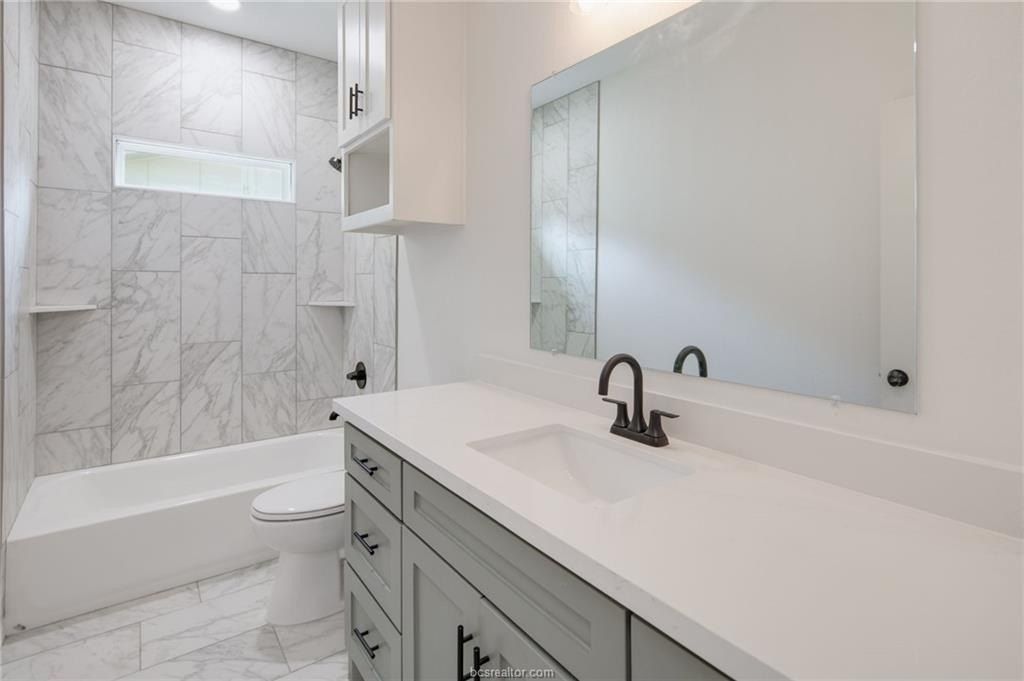 1800 Brookhaven Street. Bryan, TX 77803