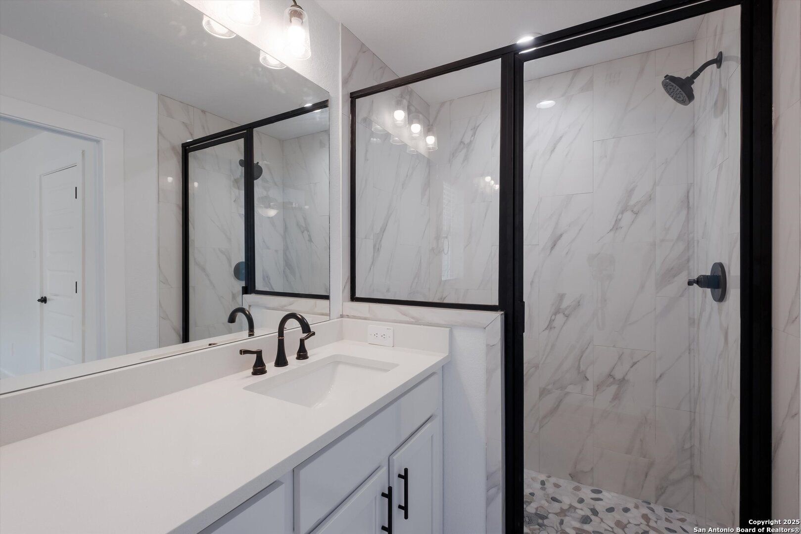 432 Canyon Lake Dr. Bandera, TX 78003