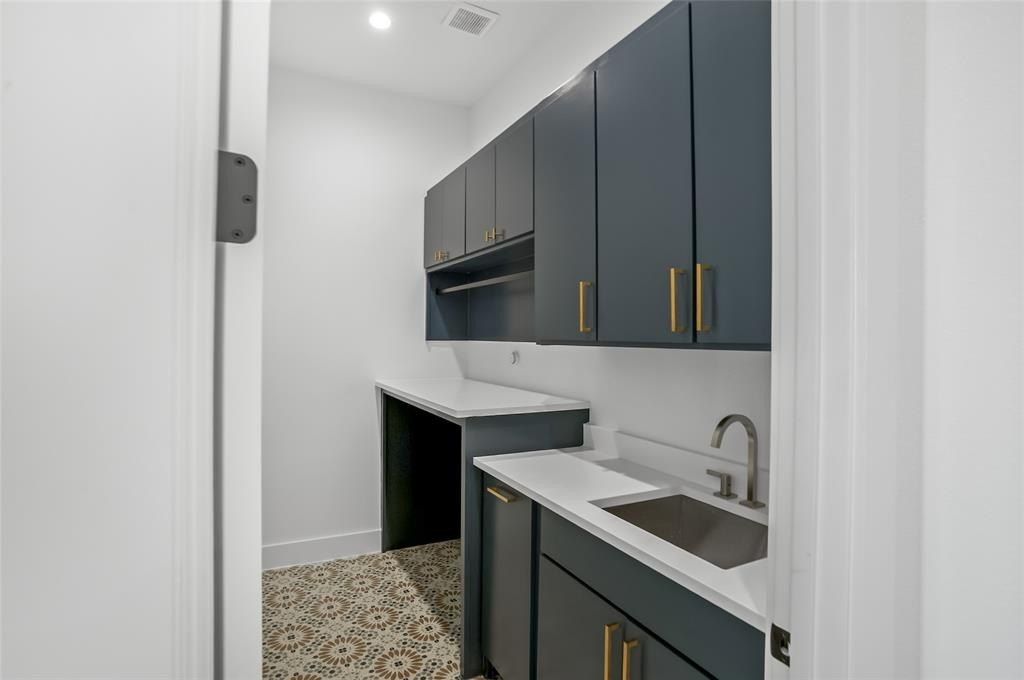 3629 Vilbig Road. Dallas, TX 75212