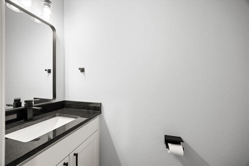 5607 Belaire Circle. Granbury, TX 76048