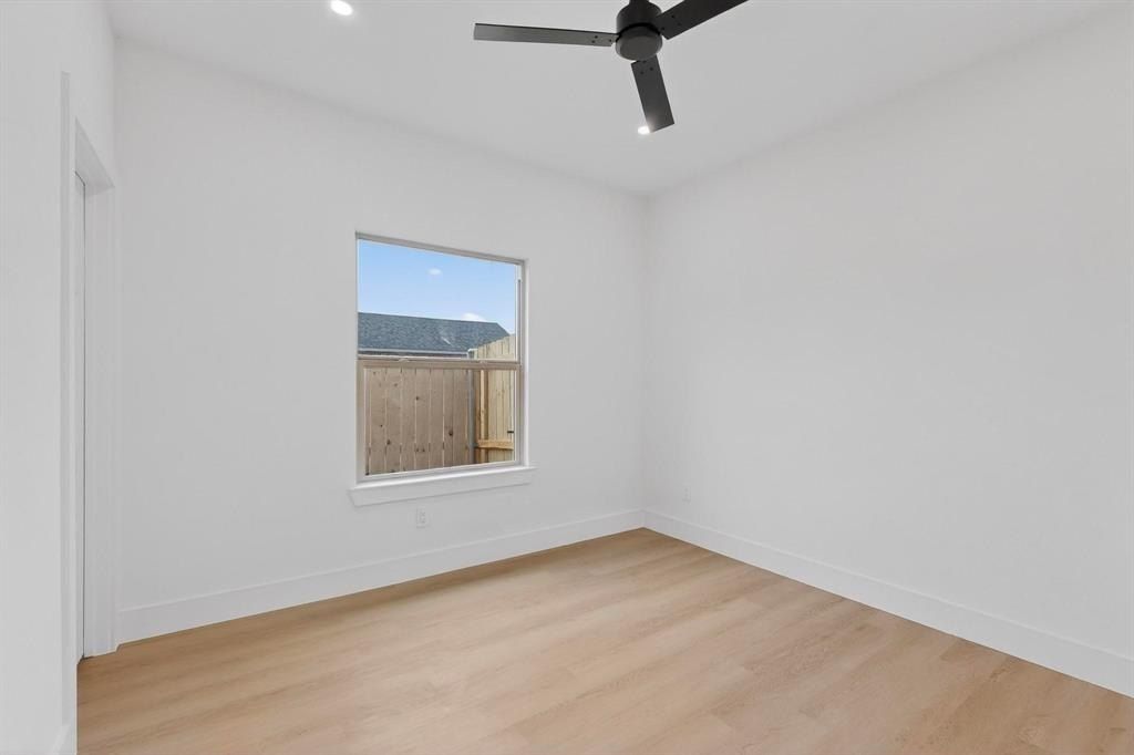 10166 Budtime Lane. Dallas, TX 75217