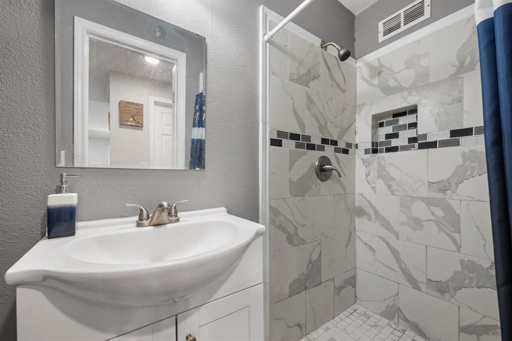 5808 Martin Creek Drive. Joshua, TX 76058