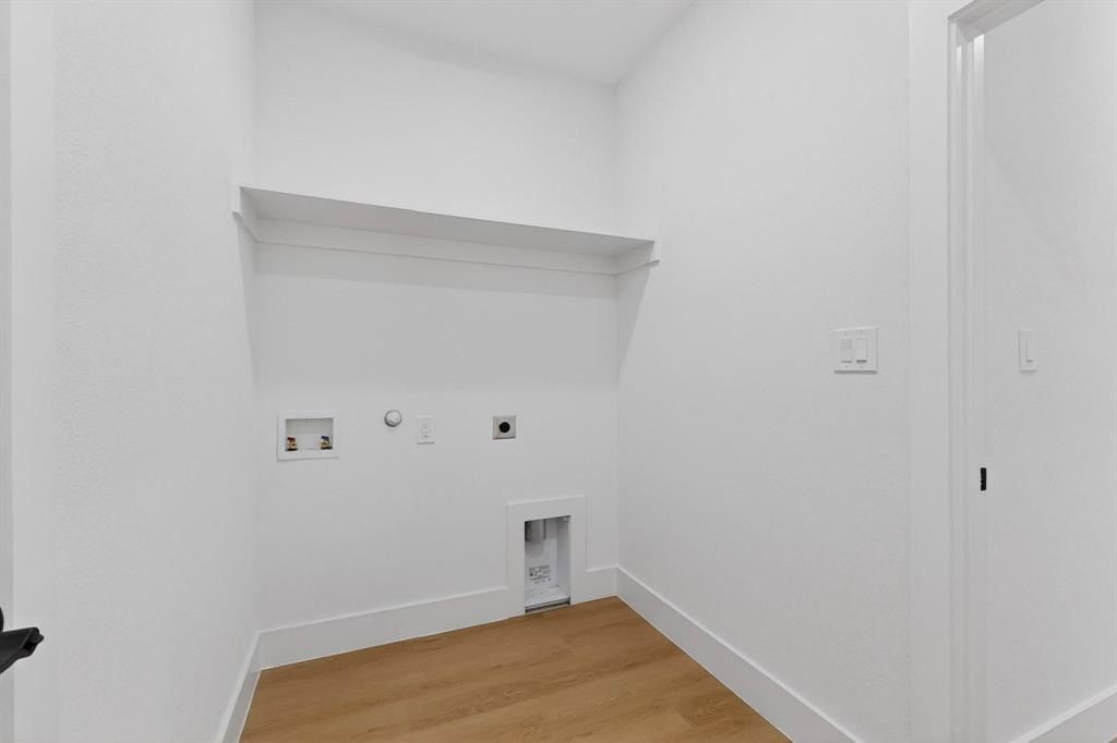 10118 Budtime Lane. Dallas, TX 75217