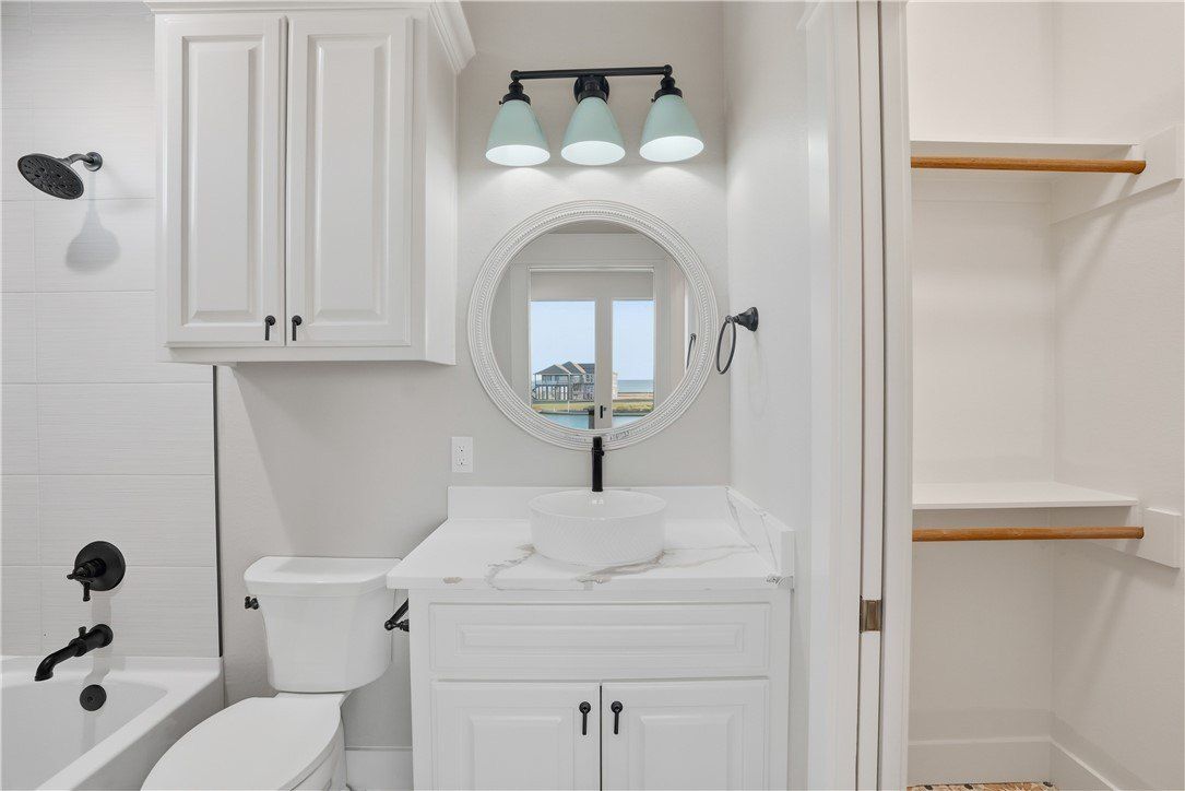 1511 Cape Velero Drive. Rockport, TX 78382