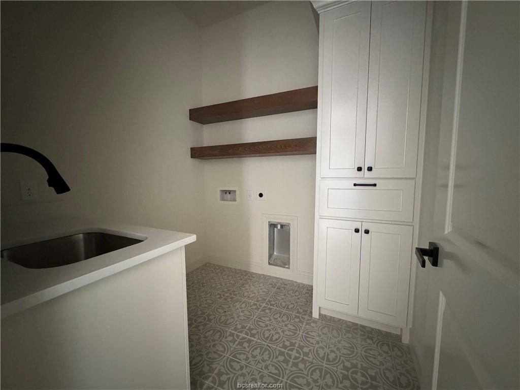 4641 River Valley Drive. Bryan, TX 77808