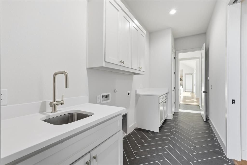 449 Whispering Way. Red Oak, TX 75154