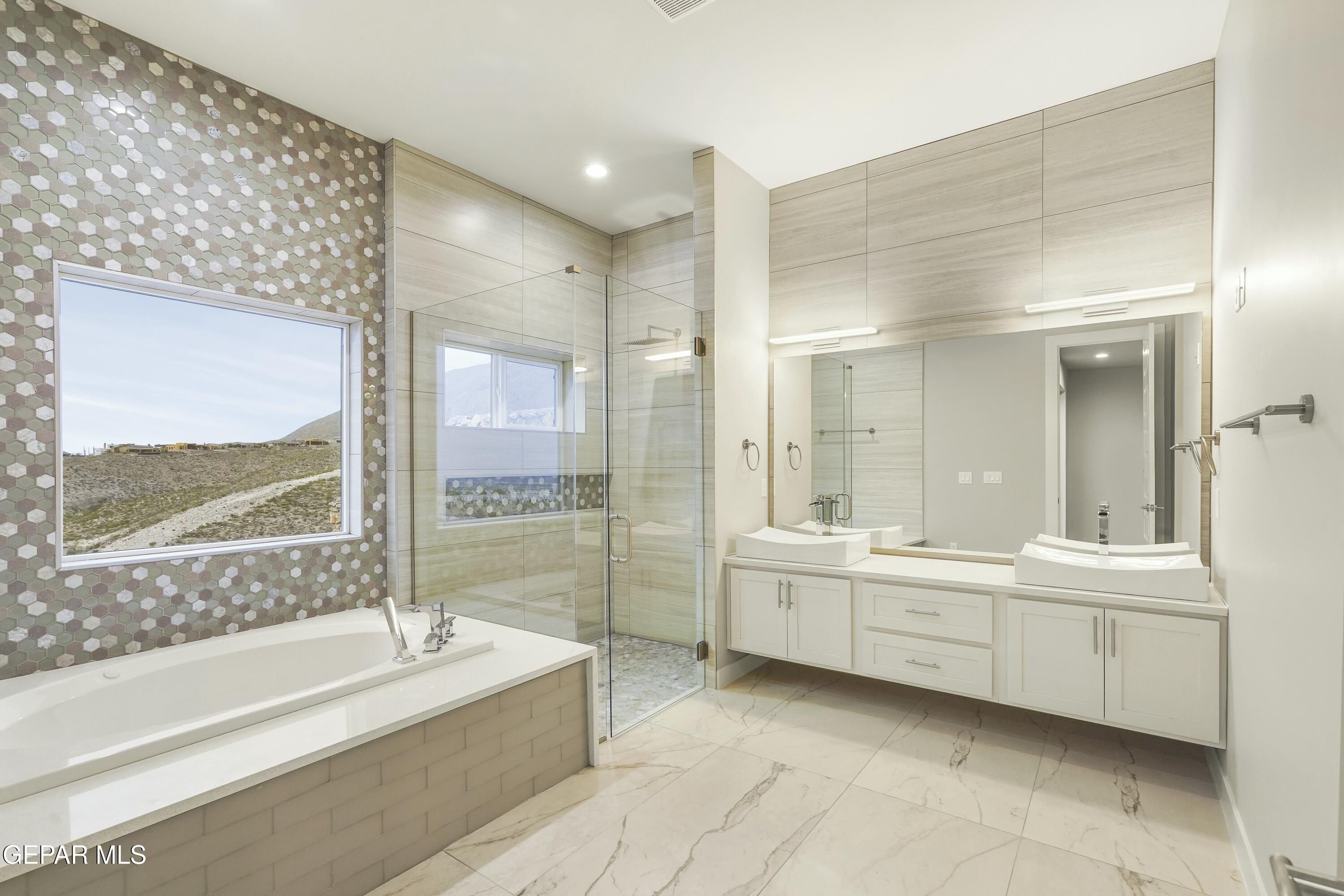 860 W Gate. El Paso, TX 79932