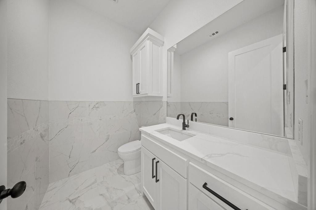 2903 Sunnyside Drive. Ennis, TX 75119