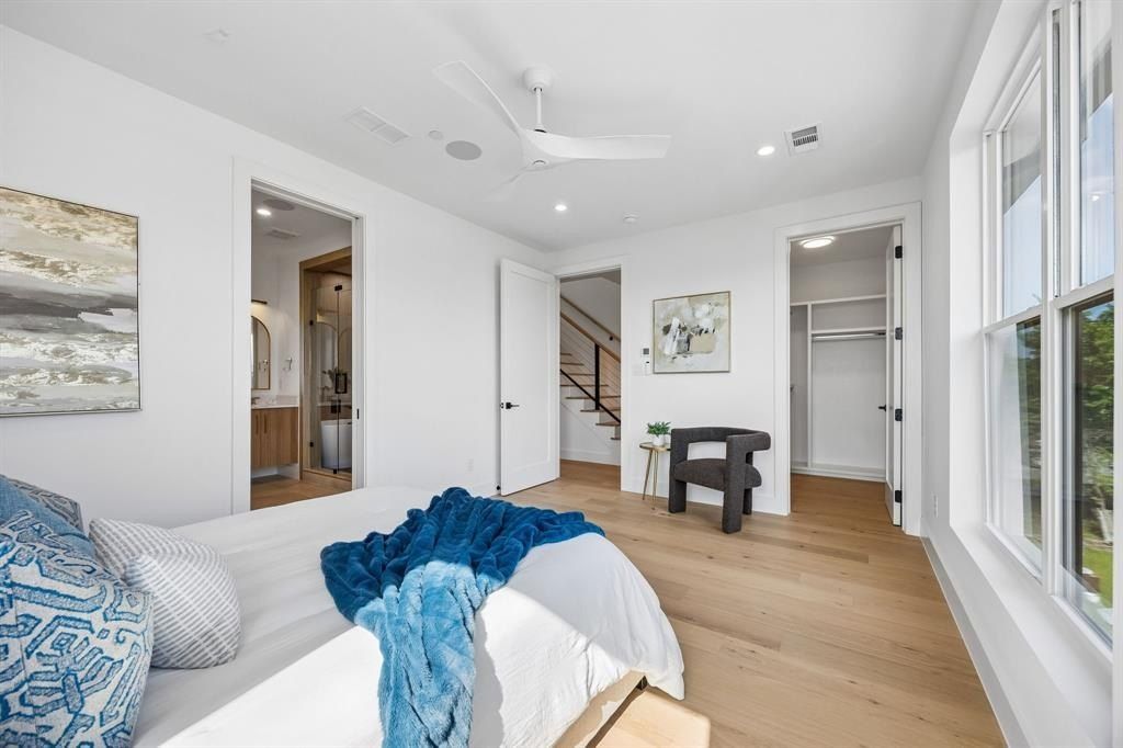 4719 Manett Street. Dallas, TX 75204