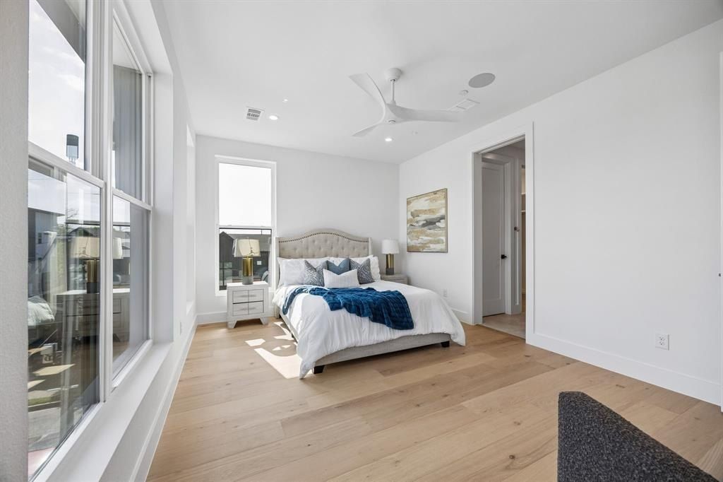 4719 Manett Street. Dallas, TX 75204