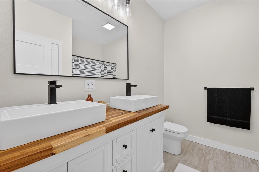 201 Private Road 4296. Clifton, TX 76634