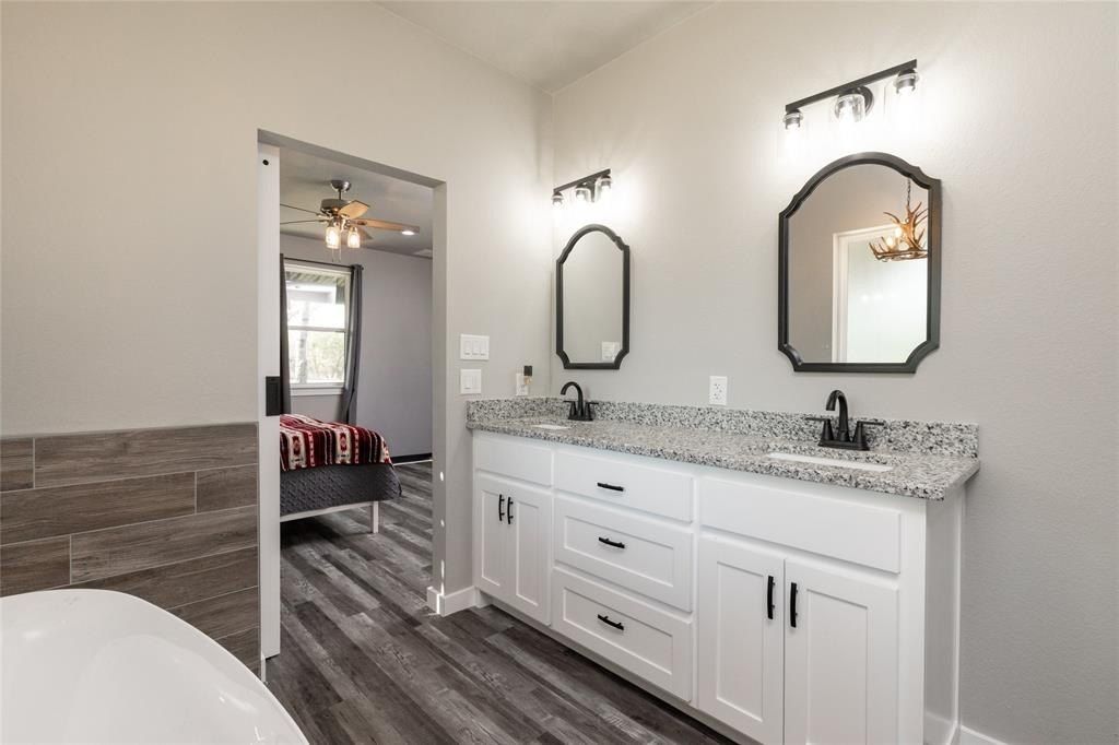 115 Valley Ridge Court. Bridgeport, TX 76426