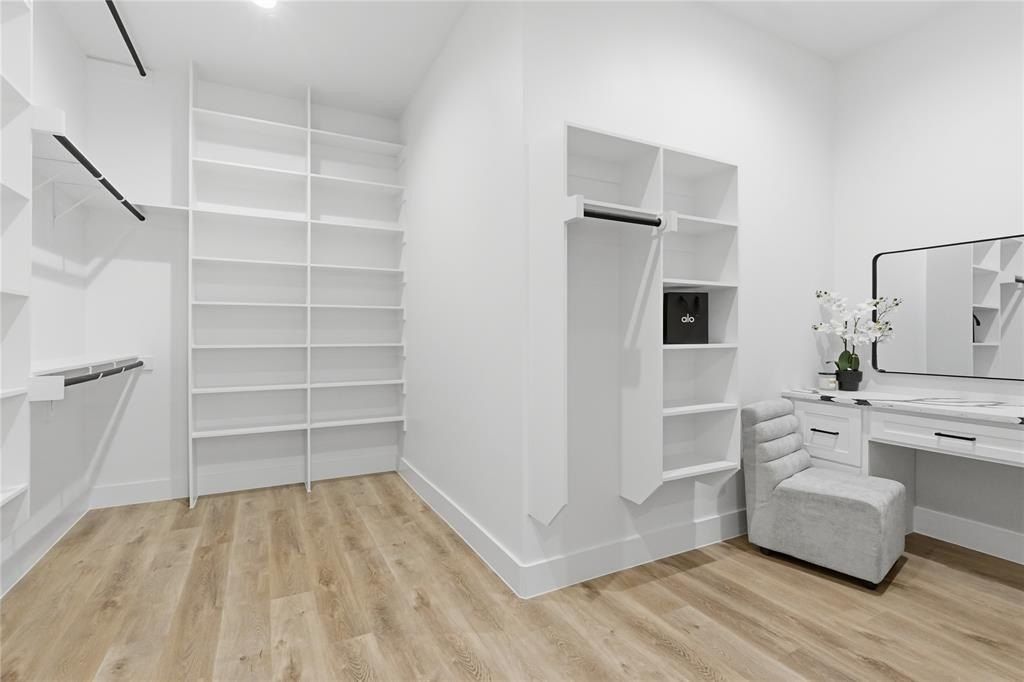 3906 Harlingen Street. Dallas, TX 75212