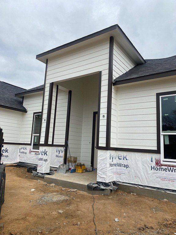 185 Oak Cluster Drive. Columbus, TX 78934