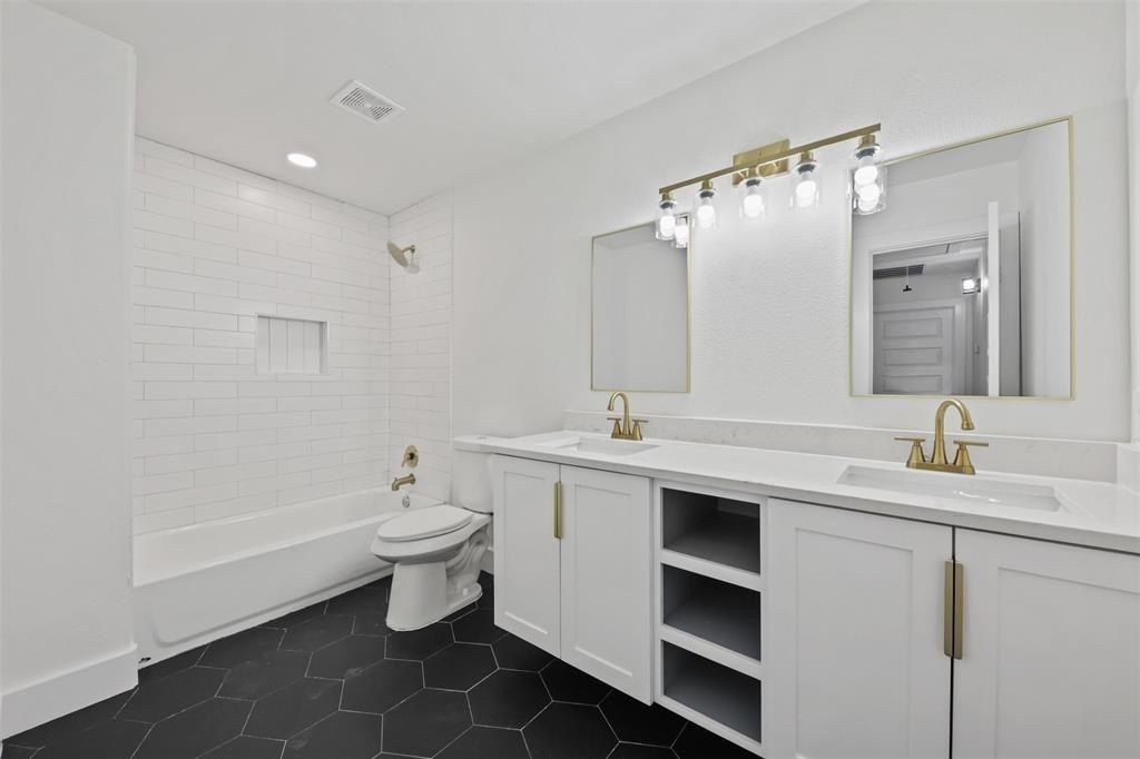 1412 Crosspointe Street. Duncanville, TX 75137