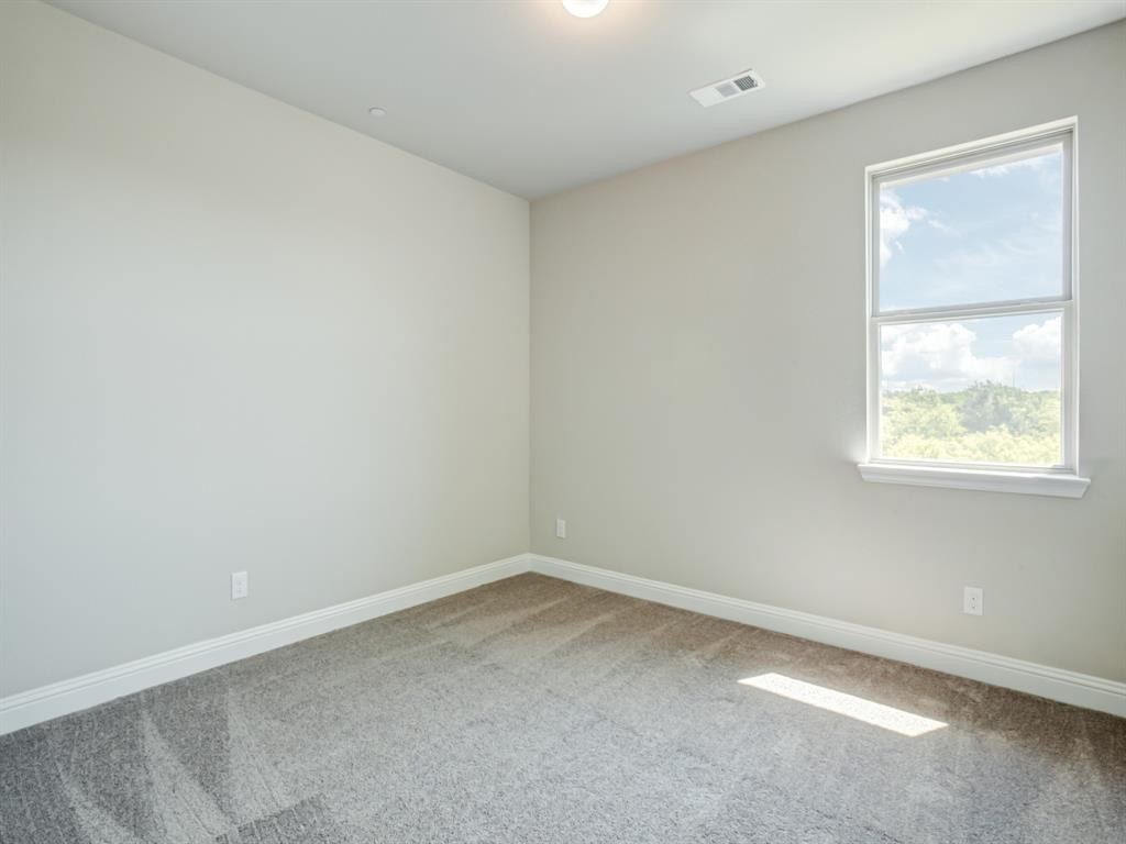 572 Hutchinson Lane. Lewisville, TX 75077