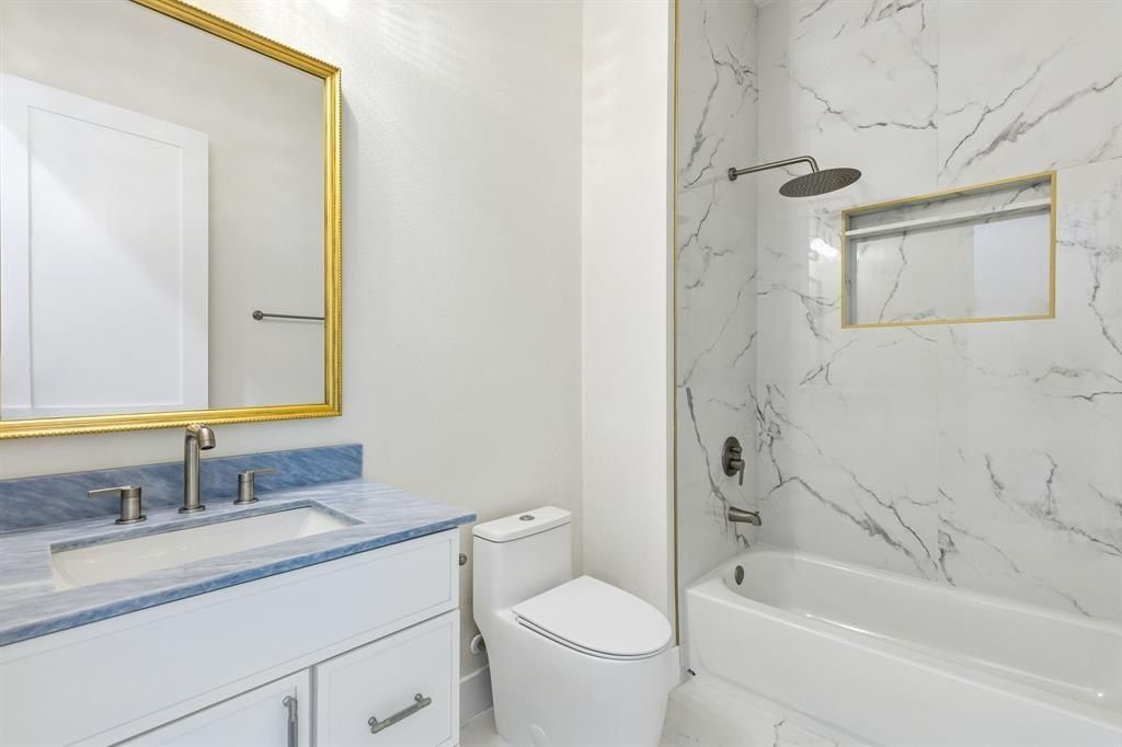 3710 Castle Drive. Rowlett, TX 75089