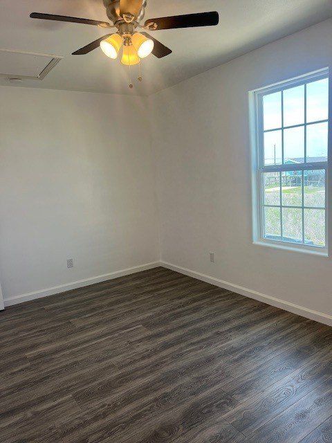 408 W Royal Oak Lane. Rockport, TX 78382