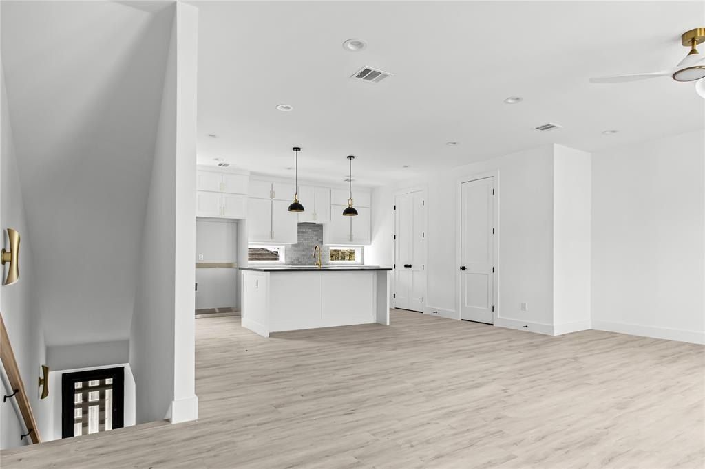 4711 Sylvester Street. Dallas, TX 75219