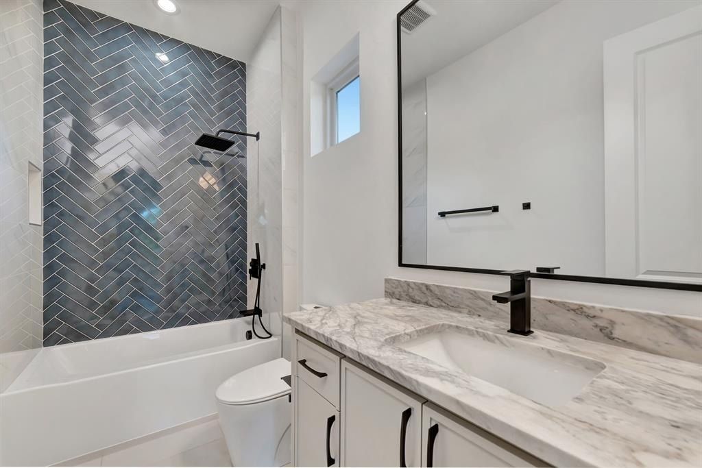 3667 Ingleside Drive. Dallas, TX 75229