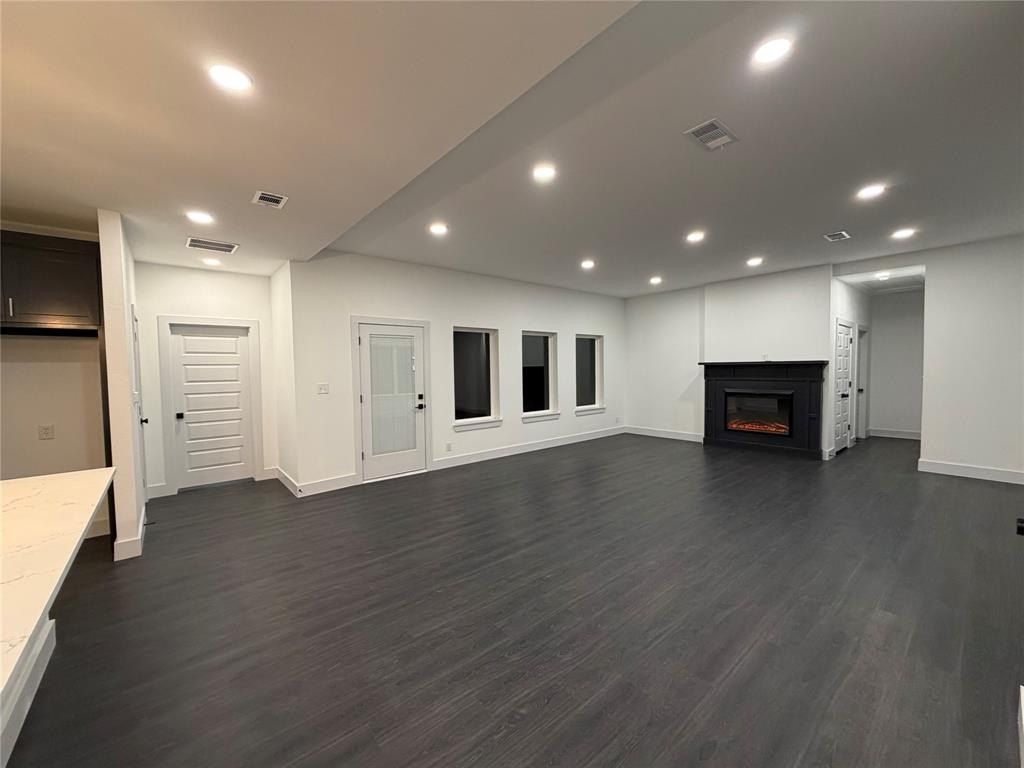 2091 Goodwyn Road. Avalon, TX 76623