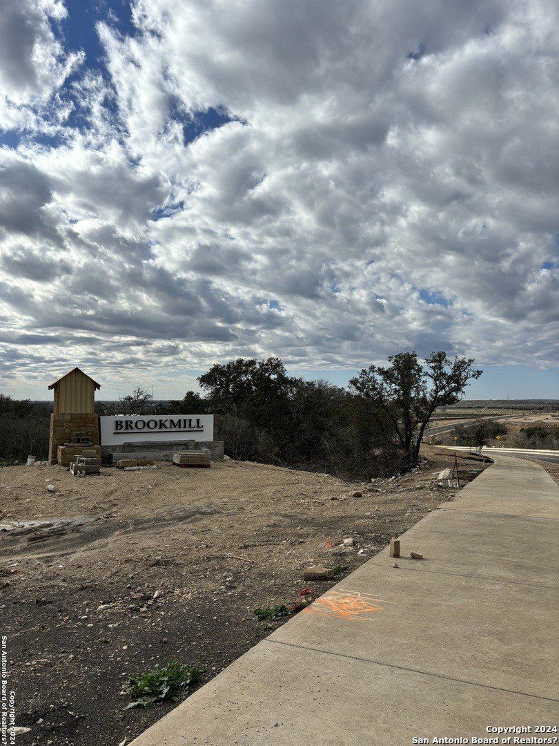 9973 Sherman View. Converse, TX 78109