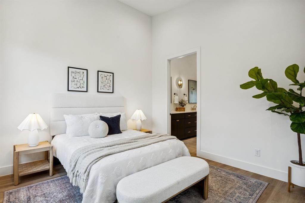 2147 Mail Avenue. Dallas, TX 75235