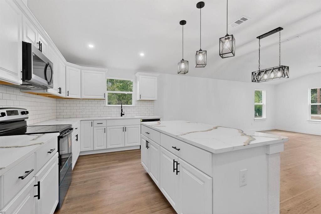 1009 Netherland Drive. Seagoville, TX 75159