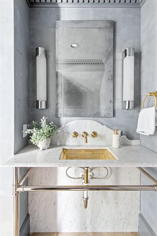 5827 Del Roy Drive. Dallas, TX 75230