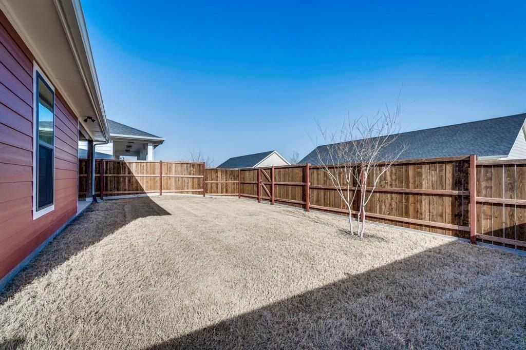 320 Woodside Trail. Waxahachie, TX 75165