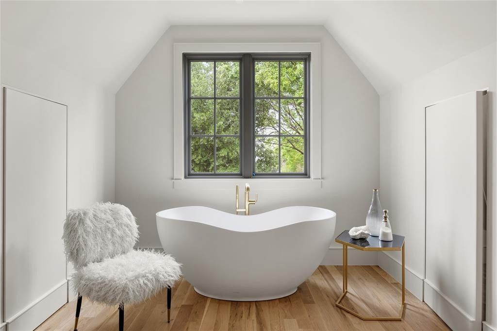 4021 Southwestern Boulevard. Dallas, TX 75225