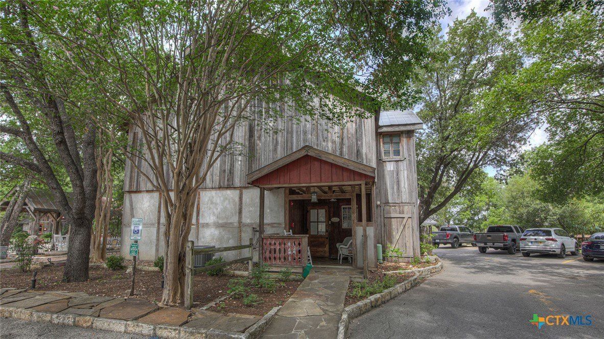 5511 Eula Lane. New Braunfels, TX 78130