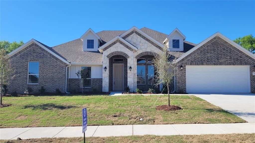 706 Alaina Drive. Desoto, TX 75115