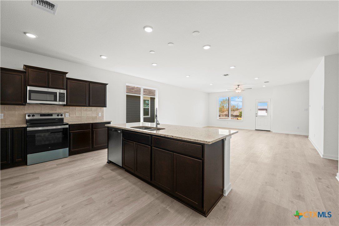 1916 Meridian Loop. Temple, TX 76504