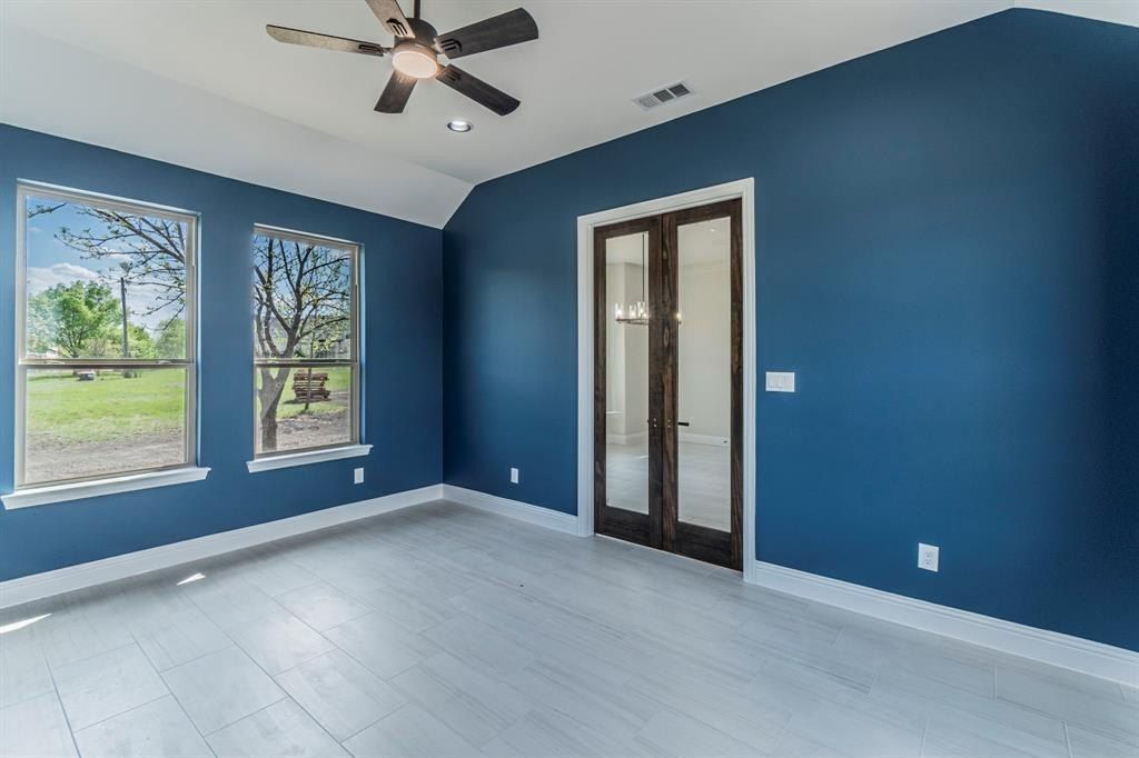 26 Kentucky Court. Van Alstyne, TX 75495